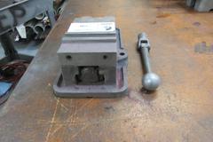 KURT D-40 4" Machine Vise with Handle