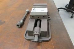 KURT D-40 4" Machine Vise with Handle