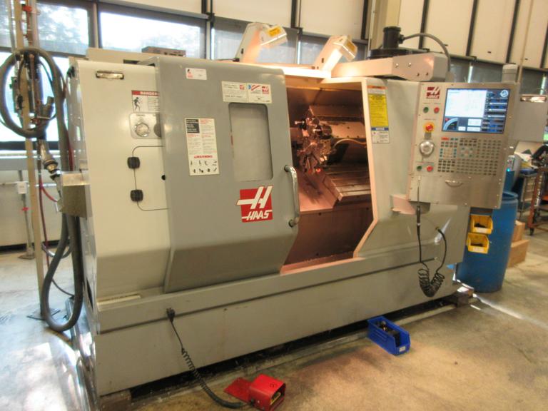 Haas SL-20 CNC Turning Center with Tool Presetter, Chuck, Chip Conveyor and Tooling