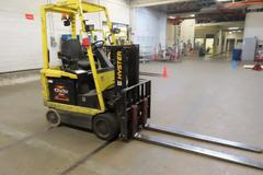 Hyster E40XM2S 3500lb Capacity Electric Fork Truck with Side Shift