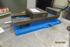 machines-used-kurt-d-675-machine-vise