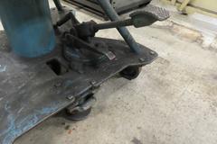 Raymond 30-30-28-44 2000 lb Capacity Portable Lift Table, Lifts from 28"-44" 