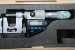 2 Mitutoyo Digital 0 - 1" Pin Anvil Micrometers .00005" Graduation, In Plastic Cases