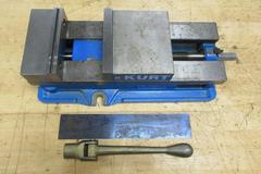 Kurt D688 6" Vise with Handle
