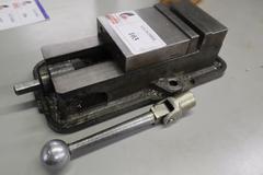 Machines Used | Kurt D40A 4