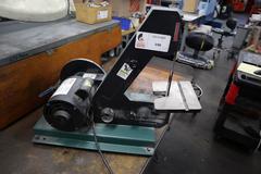 Grizzly Combination Belt and Disc Grinder, 1" Belt 8" Disk, 1/3 HP, Tilting Work Tables