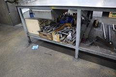 Heavy Duty Steel Mold Table w Wilton 4.5" Bench Vise, 40 Taper Tool Vise, Lower Shelf