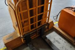 Blue Giant Model SP20-T120 Stacker  with Charger 