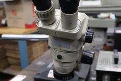 Olympus SZ30 Stereo Zoom Microscope w Articulating Stand, Leeds Light Ring and Fiber Light