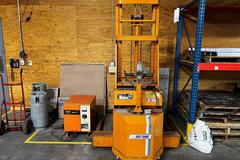 Blue Giant Model SP20-T120 Stacker  with Charger 