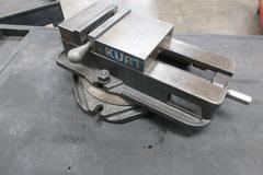 Kurt D675 6" Machine Vise with Swivel Base and Handle