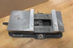 Kurt D-60 6" Machine Vise with Aluminum Soft Jaws