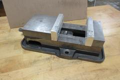 Kurt D-60 6" Machine Vise with Aluminum Soft Jaws
