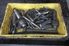 Rockland 19" x 85" Removable Gap Engine Lathe with 10" 3-Jaw Chuck, 17.5" 4-Jaw Chuck and Steady Rest