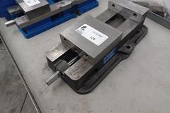 Kurt D675 6" Machine Vise