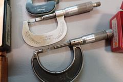 Micrometers: 0-1", Various Styles and Makes; (2) Interapid Dial Test Indicators