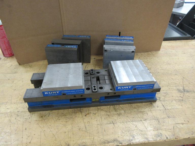 Kurt DoubleLock DLU6 6" Machine Vise with Aluminum and Steel Moveable and Center Jaw Sets