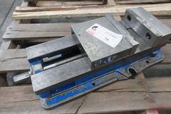 Kurt D688 6" Machine Vise