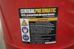 Central Pneumatic 110 Lb Pressurized Portable Blasting System with Gun, Hose, Cart