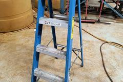 Keller 4' Fiberglass Ladder