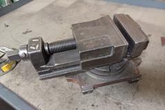 4" Grinding Vise Mounted on Swivel Base for Tool and Cutter Grinders