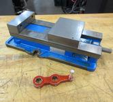 Kurt D675 6" Machine Vise with Speed Handle