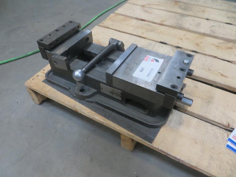 Kurt D-60 Machine Vise w Steel Jaws and Handle