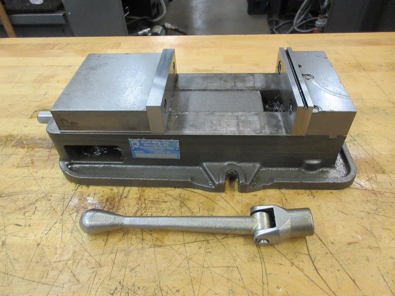 Kurt D675 6" Machine Vise with Hard Jaws and Handle