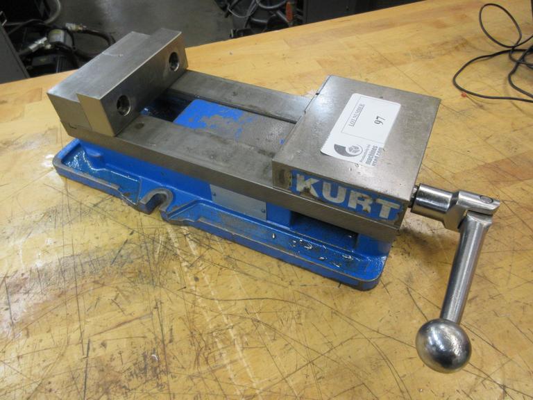 Kurt D675 6" Machine Vise with Handle