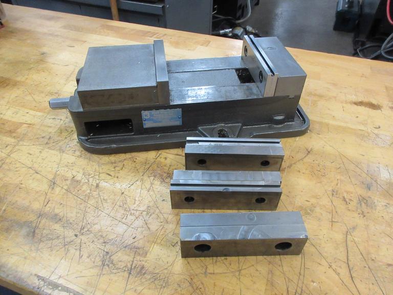 Kurt D675 6" Machine Vise with (4) Sets of Hard Jaws