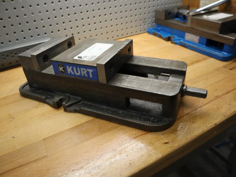Kurt D675 Machine Vise 6" with Steel Jaws