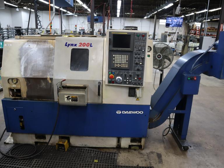 Daewoo Lynx 200LC CNC Turning Center, 8" 3-Jaw Chuck, 10 Station Turret, Tool Presetter, Tailstock, Chip Conveyor, Parts Catcher