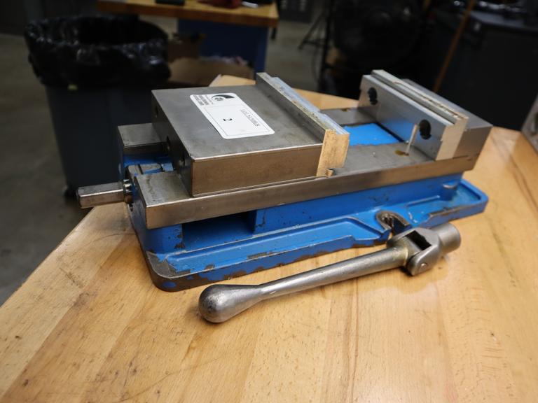 Kurt D-675 6" Machine Vise w Handle and Aluminum Jaws