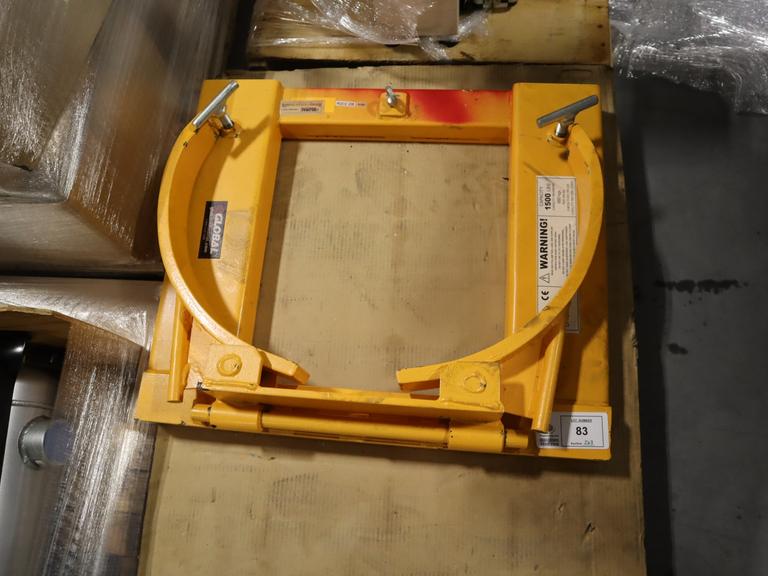 Global Industrial - Single Fork Mounted Forklift Drum Gripper, 1500 Lb. Capacity