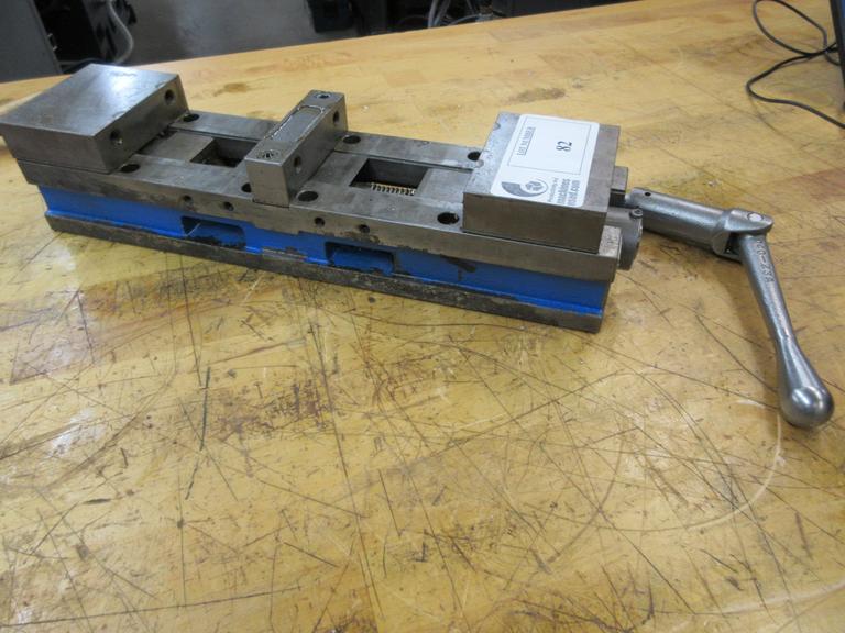 Kurt DL430 4" Double Lock Machine Vise with Handle