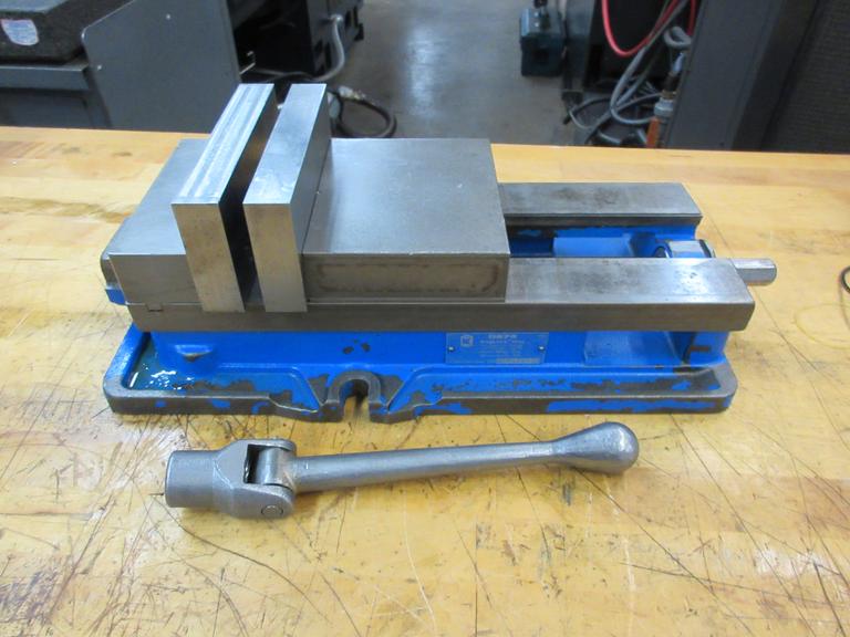 Kurt D675 6" Machine Vise With 3" Tall Steel Jaws and Handle