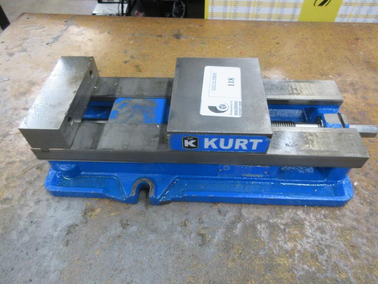 Kurt D688 6" Machine Vise *No Jaws or Handle*