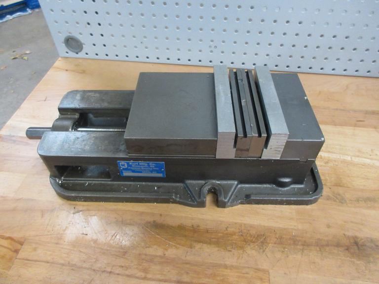 Kurt D675 6" Machine Vise with Aluminum and Hard Jaws