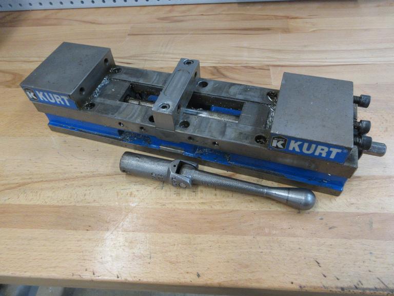 Kurt DL-400 4" Machine Vise with Handle