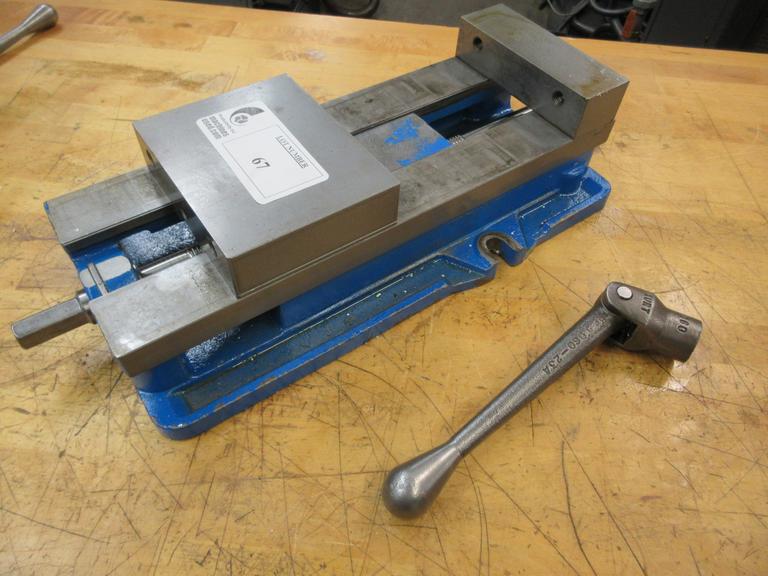 Kurt D688 6" Machine Vise with Handle