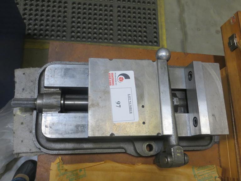 D60 Machine Vise w Steel Jaws and Handle