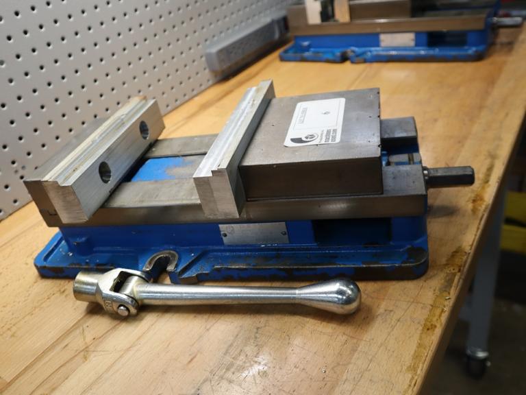 Kurt D-675 6" Machine Vise with Handle, Aluminum Jaws