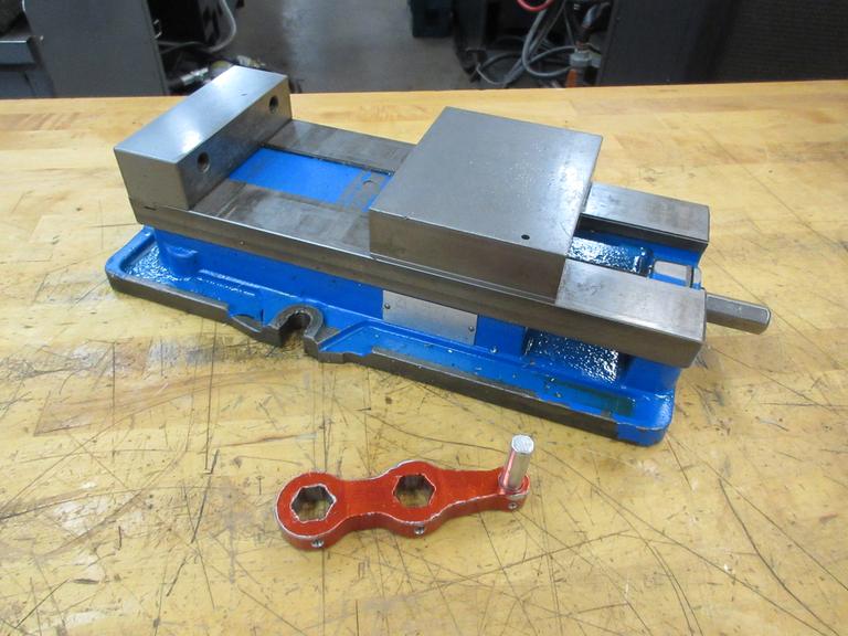 Kurt D675 6" Machine Vise with Speed Handle