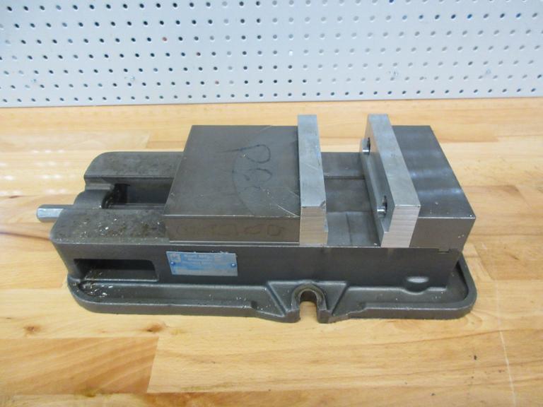 Kurt D675 6" Machine Vise with Aluminum Jaws