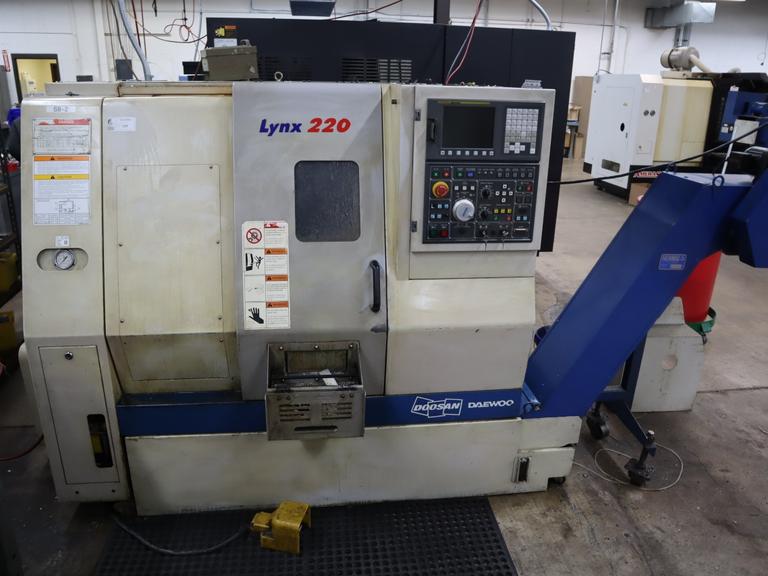 Daewoo Doosan Lynx 220C CNC Turning Center, 8" 3-Jaw Chuck, 12 Station Turret, Parts Catcher, Tool Presetter, Chip Conveyor