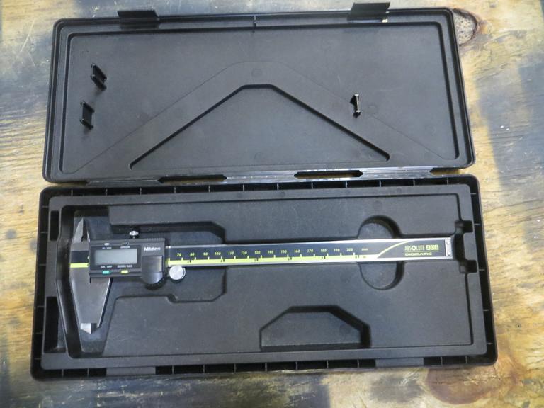 Mitutoyo 8" Absolute AOS Digimatic Digital Caliper w Case
