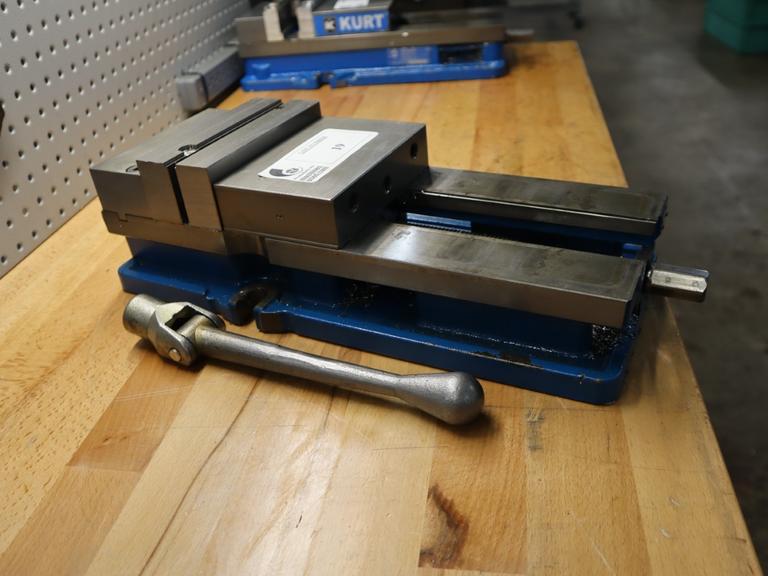 Kurt DX6 6" Machine Vise, Steel Jaws, Handle