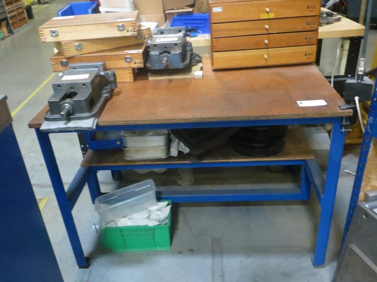 Workbench w Lower Shelf- NO Contents Except Work Light