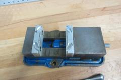 Kurt D40 4" Machine Vise with Handle and Aluminum Jaws