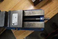 Kurt D688 6" Machine Vise w Steel Jaws